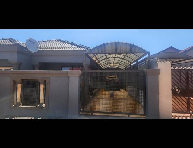 3 BEDROOM HOUSE FOR SALE IN PROTEA NORTH